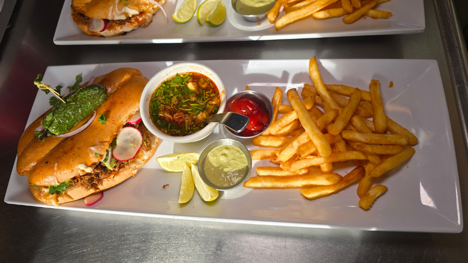 Casa%20Deli,%20Good%20Food%20Is%20Good%20Mood